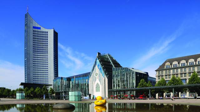 Sicht auf das City Hochhaus und die Uni Leipzig